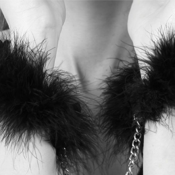 Пухнасті наручники Bijoux Indiscrets Za za zu - feahter handcuffs, пір'яні, подарункове паковання