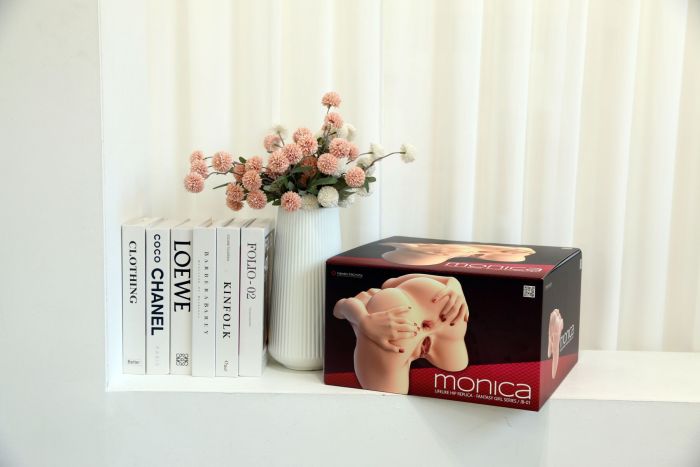 Мастурбатор-попа Naked Factory MONICA, вагіна + анус, 2 канали, дуже реалістичний, наскрізний